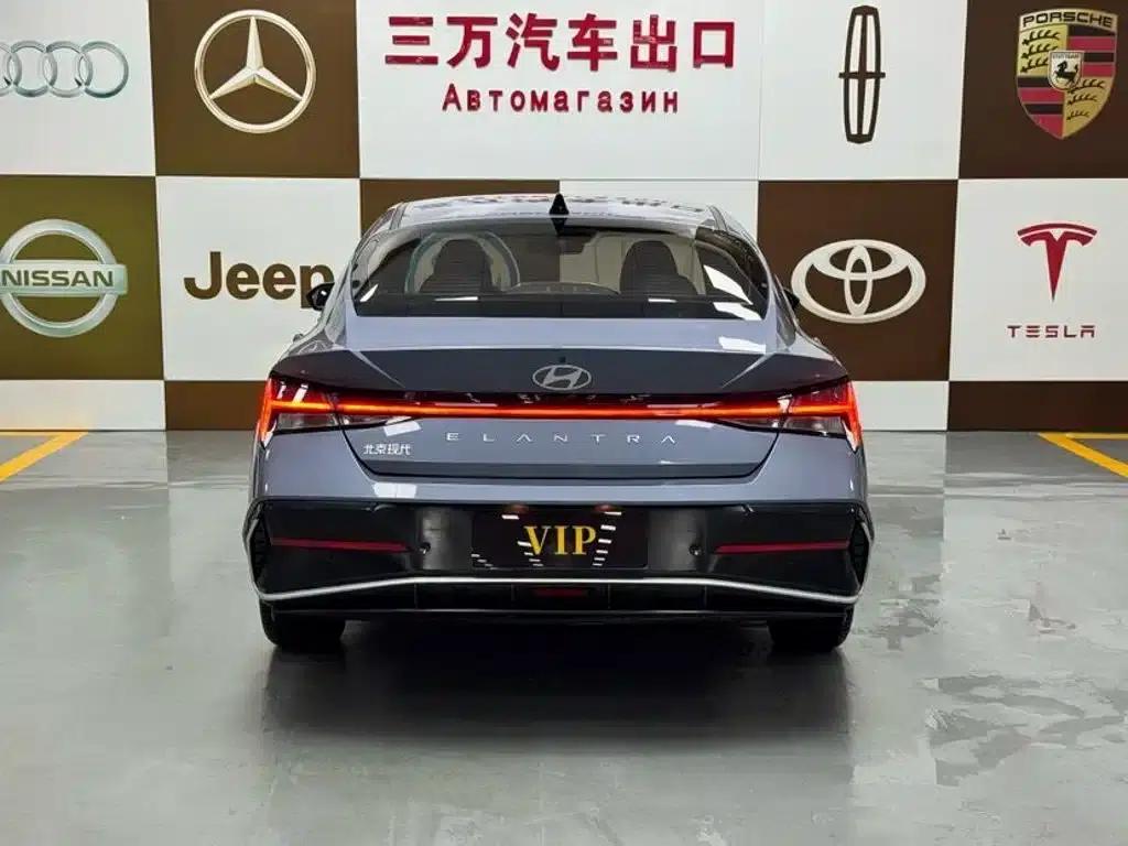 Hyundai Elantra 2023 1.5L CVT LUX Premium Edition — миниатюра 5