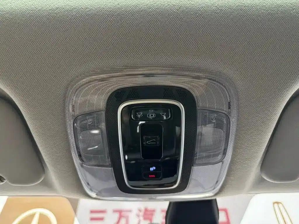 Hyundai Elantra 2022 1.5L CVT LUX Premium Edition — миниатюра 15