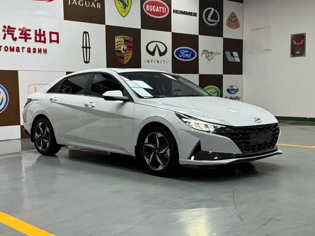 Hyundai Elantra 2022 1.5L CVT LUX Premium Edition — миниатюра 3