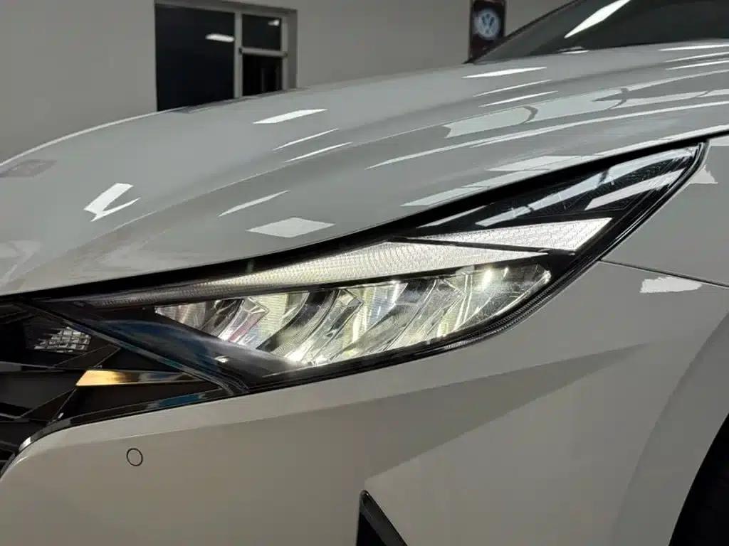 Hyundai Elantra 2022 1.5L CVT LUX Premium Edition — миниатюра 21