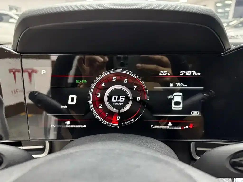 Hyundai Elantra 2022 1.5L CVT LUX Premium Edition — миниатюра 23