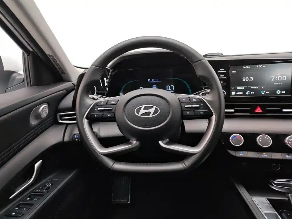 Hyundai Elantra 2023 1.5L CVT GLX Elite Edition — миниатюра 11