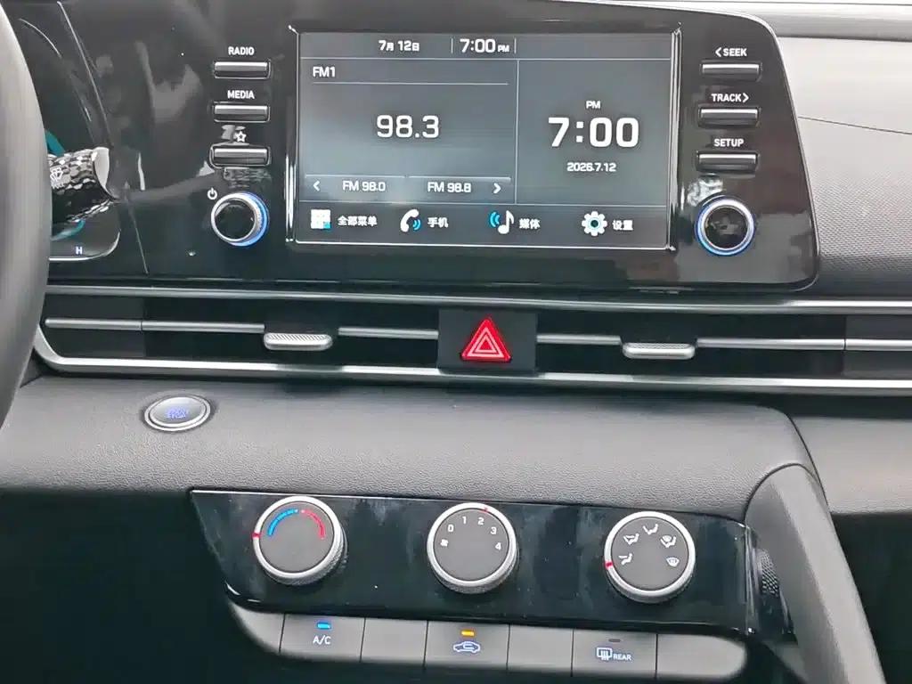 Hyundai Elantra 2023 1.5L CVT GLX Elite Edition — миниатюра 12