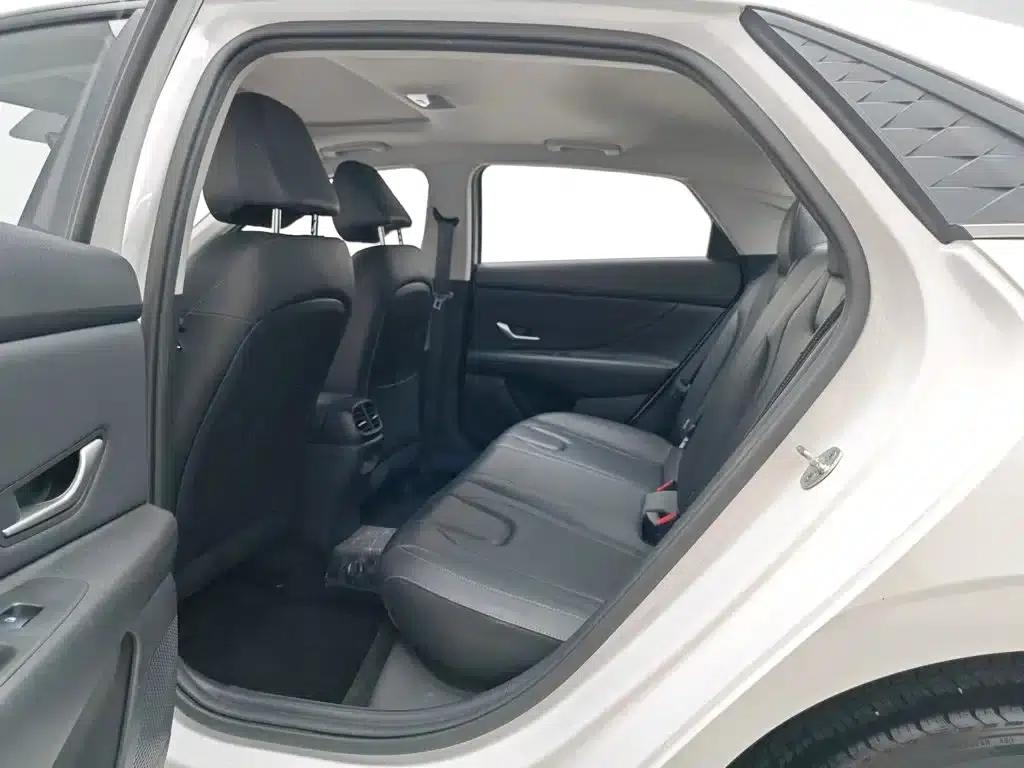 Hyundai Elantra 2023 1.5L CVT GLX Elite Edition — миниатюра 15