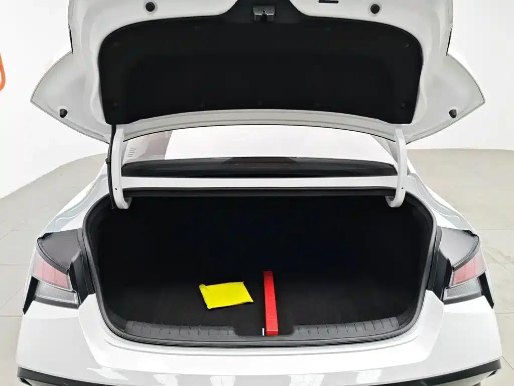 Hyundai Elantra 2023 1.5L CVT GLX Elite Edition — миниатюра 16