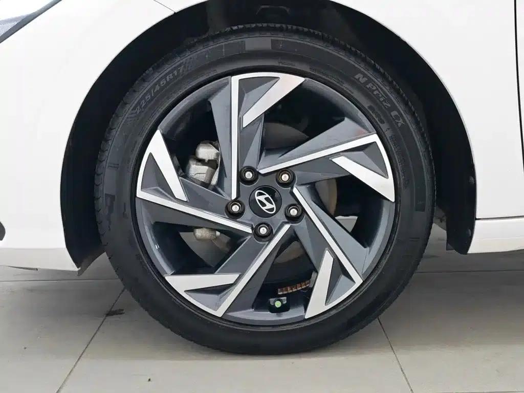 Hyundai Elantra 2023 1.5L CVT GLX Elite Edition — миниатюра 17