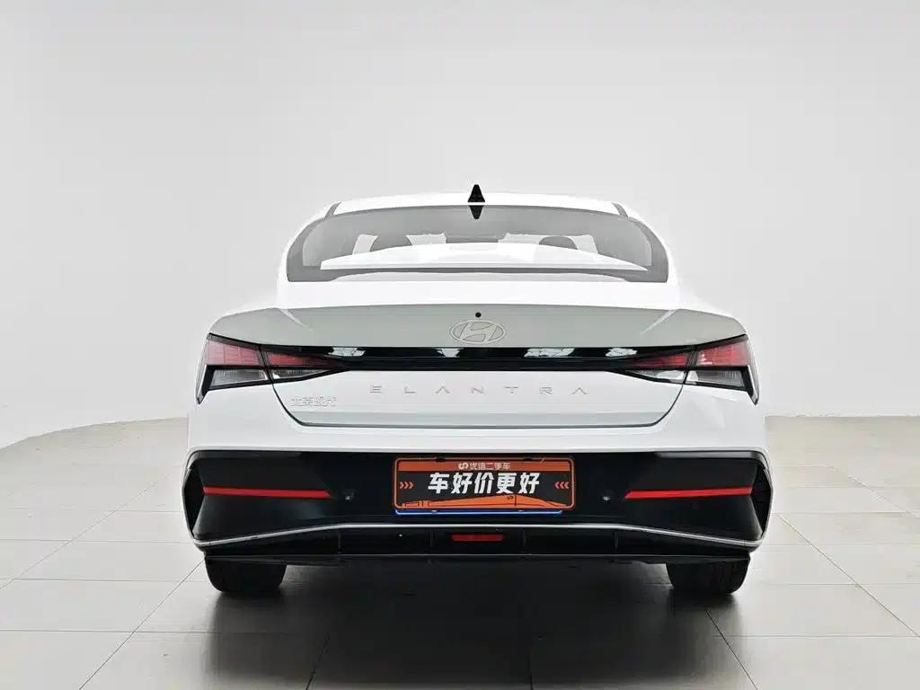 Hyundai Elantra 2023 1.5L CVT GLX Elite Edition — миниатюра 4