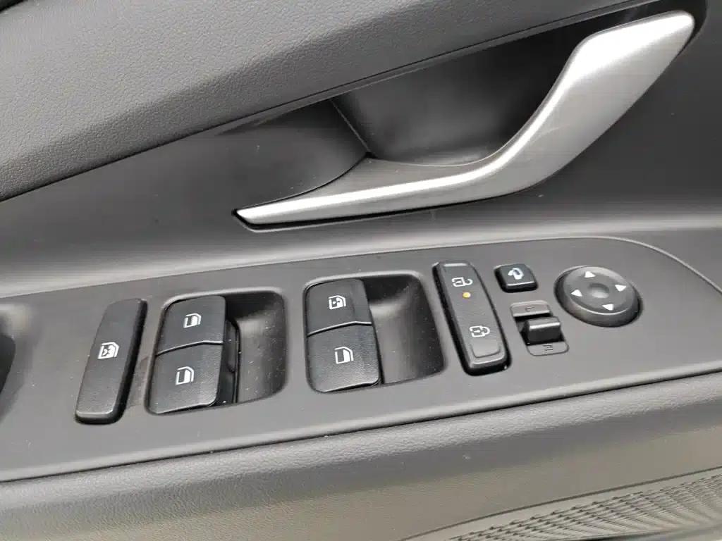 Hyundai Elantra 2023 1.5L CVT GLX Elite Edition — миниатюра 9