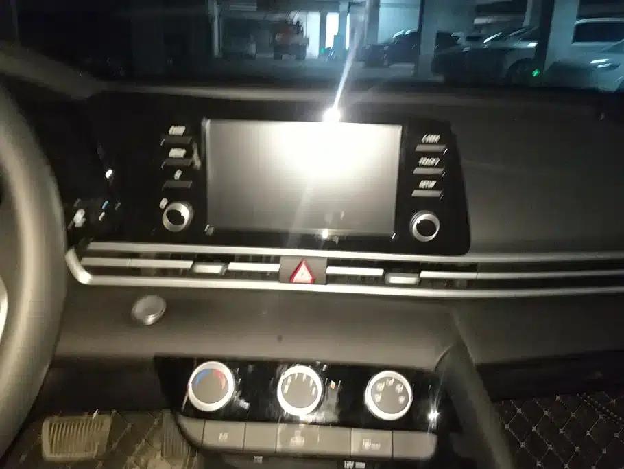 Hyundai Elantra 2023 1.5L CVT GLX Elite Edition — миниатюра 13