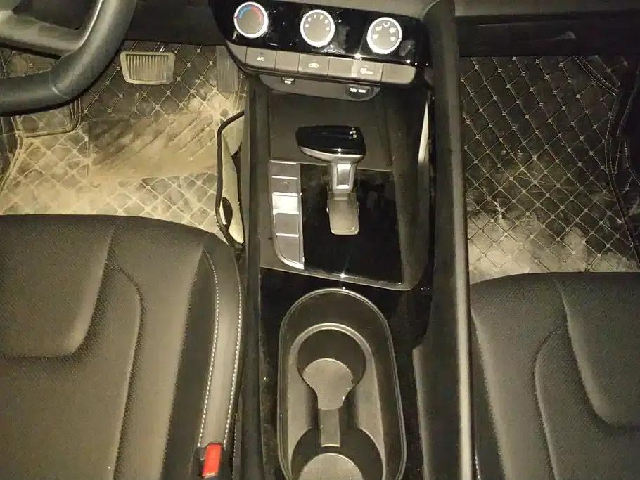 Hyundai Elantra 2023 1.5L CVT GLX Elite Edition — миниатюра 16