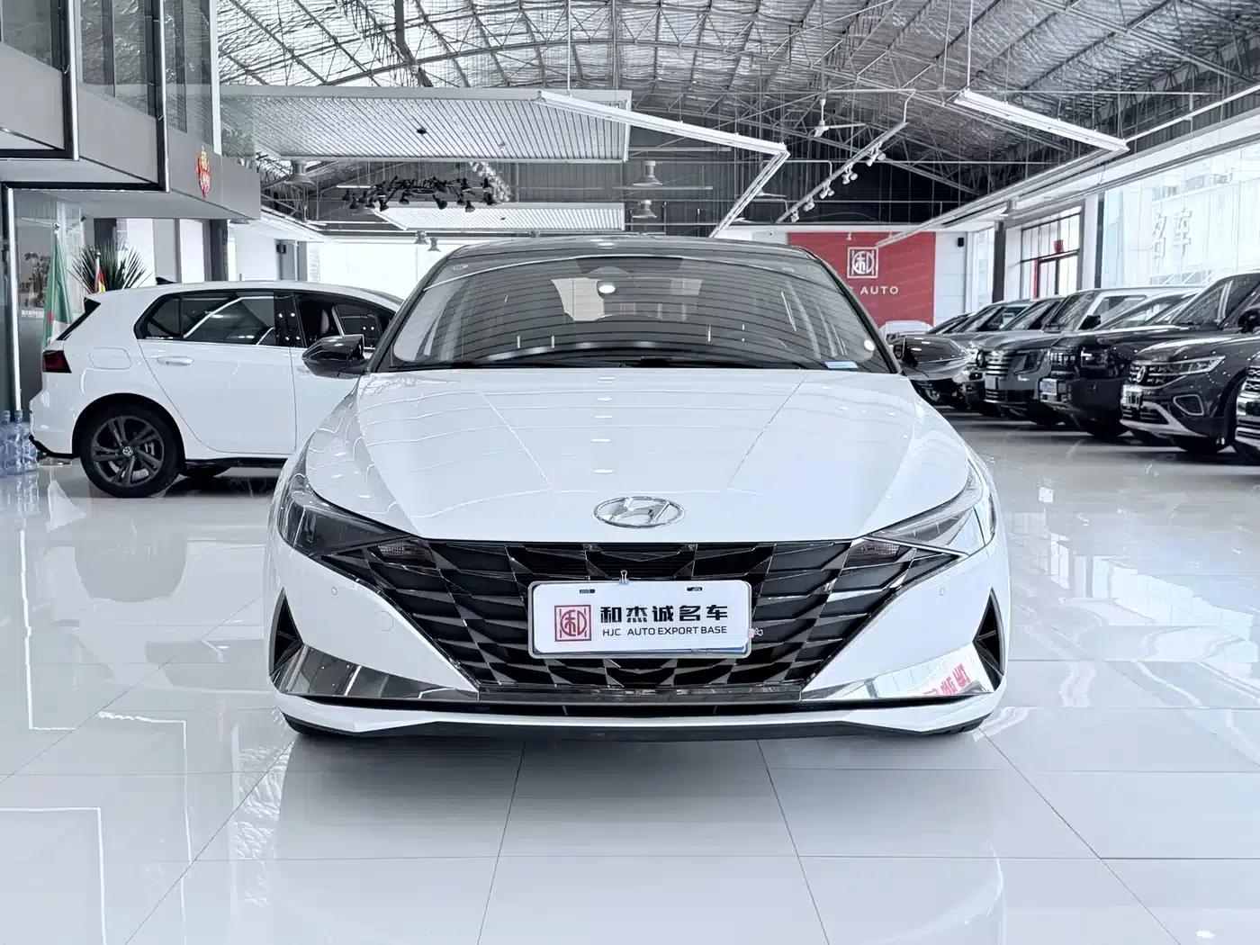 Hyundai Elantra 2022 1.5L CVT LUX Premium Edition — миниатюра 2