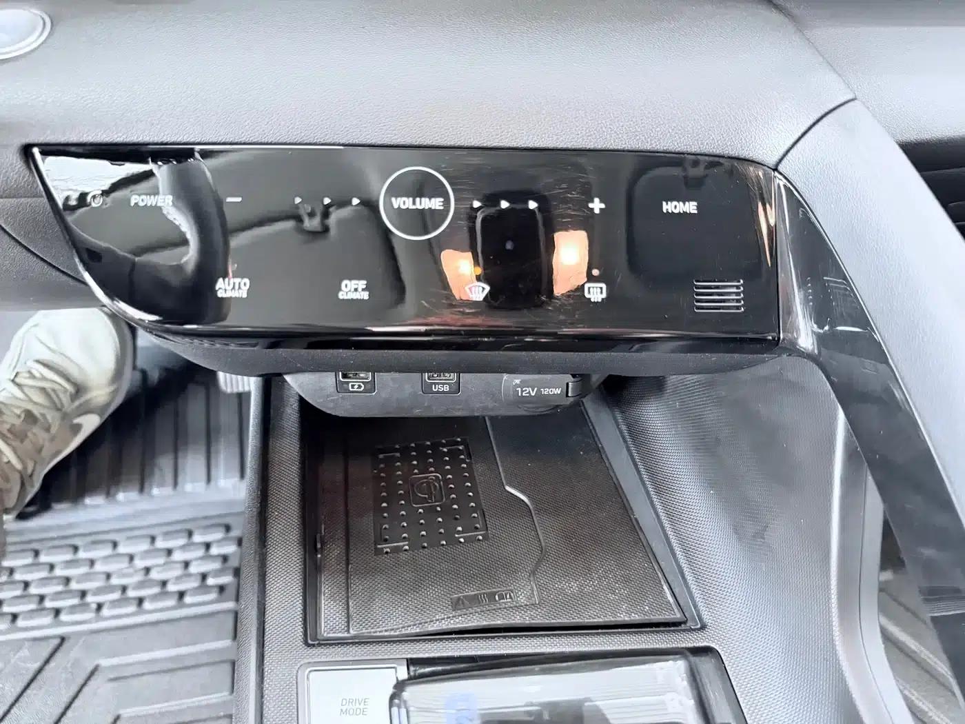 Hyundai Elantra 2022 1.5L CVT LUX Premium Edition — миниатюра 7