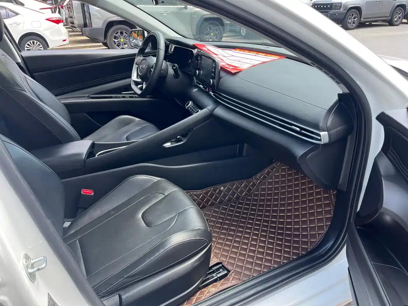 Hyundai Elantra 2022 1.5L CVT LUX Premium Edition — миниатюра 11