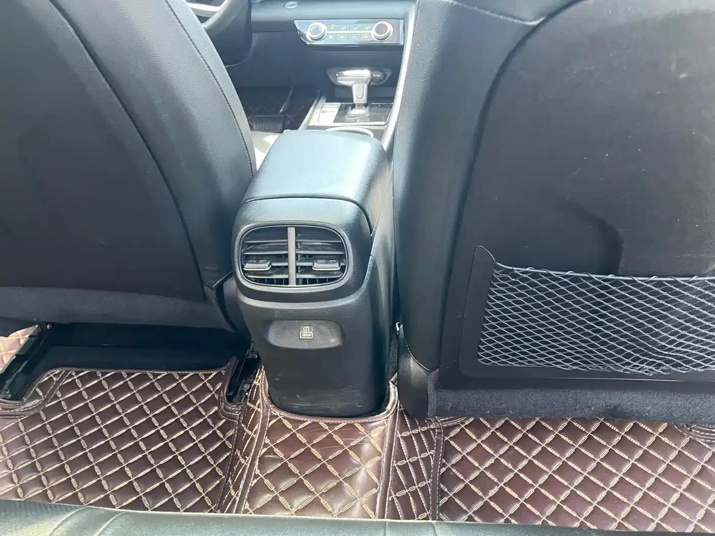 Hyundai Elantra 2022 1.5L CVT LUX Premium Edition — миниатюра 12