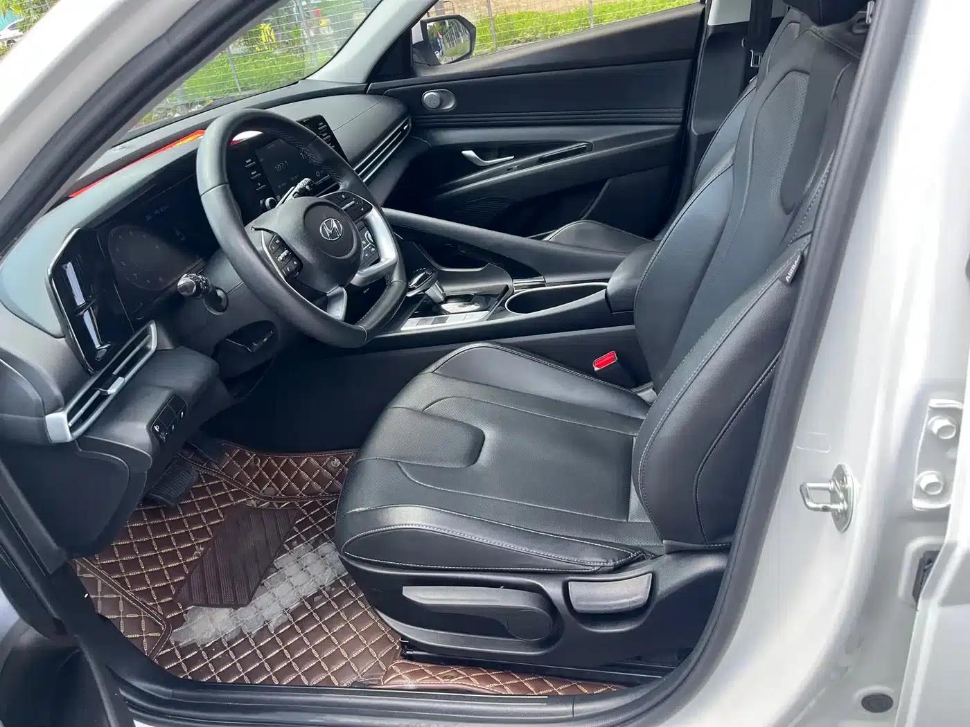 Hyundai Elantra 2022 1.5L CVT LUX Premium Edition — миниатюра 7