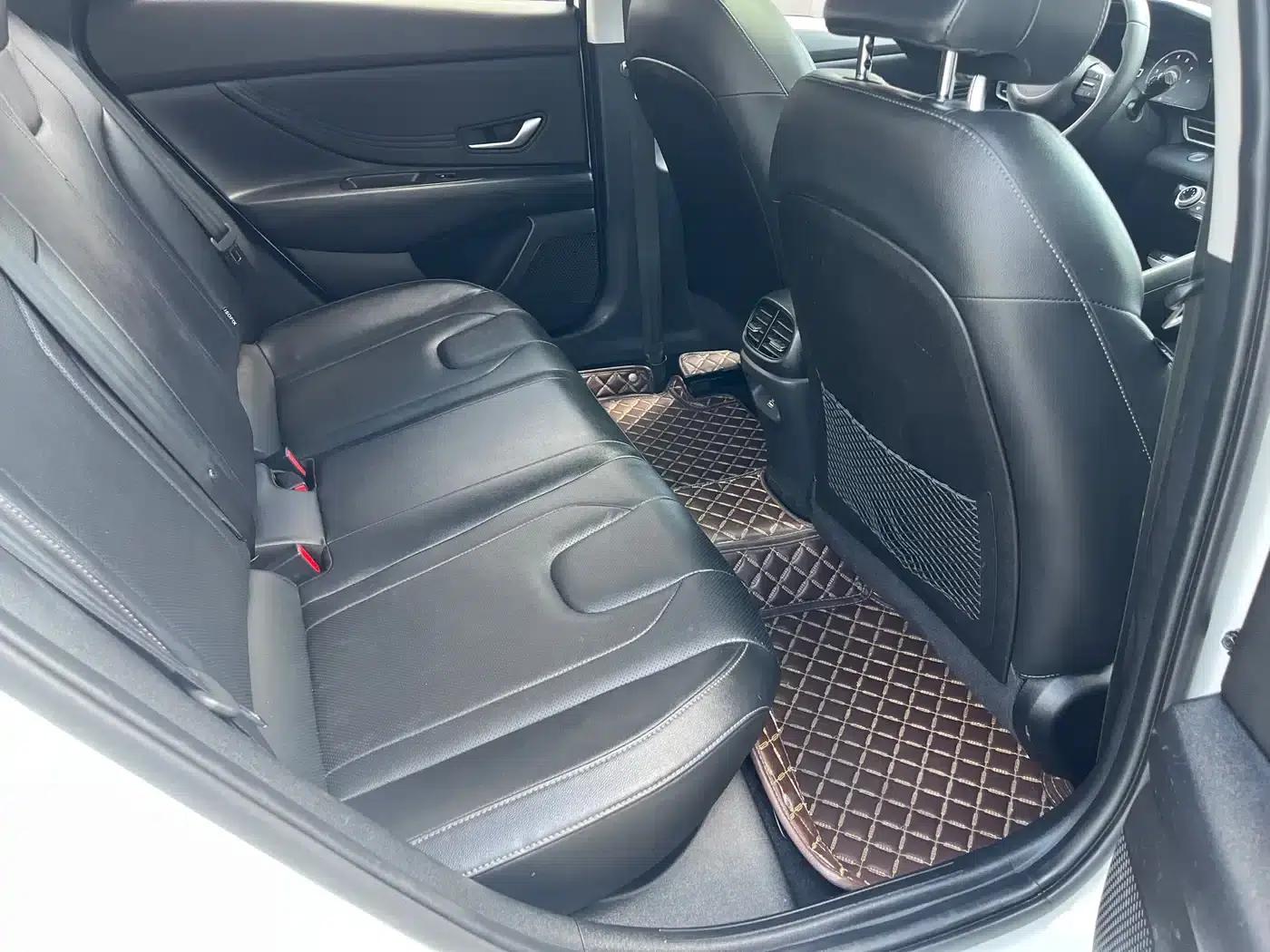 Hyundai Elantra 2022 1.5L CVT LUX Premium Edition — миниатюра 9
