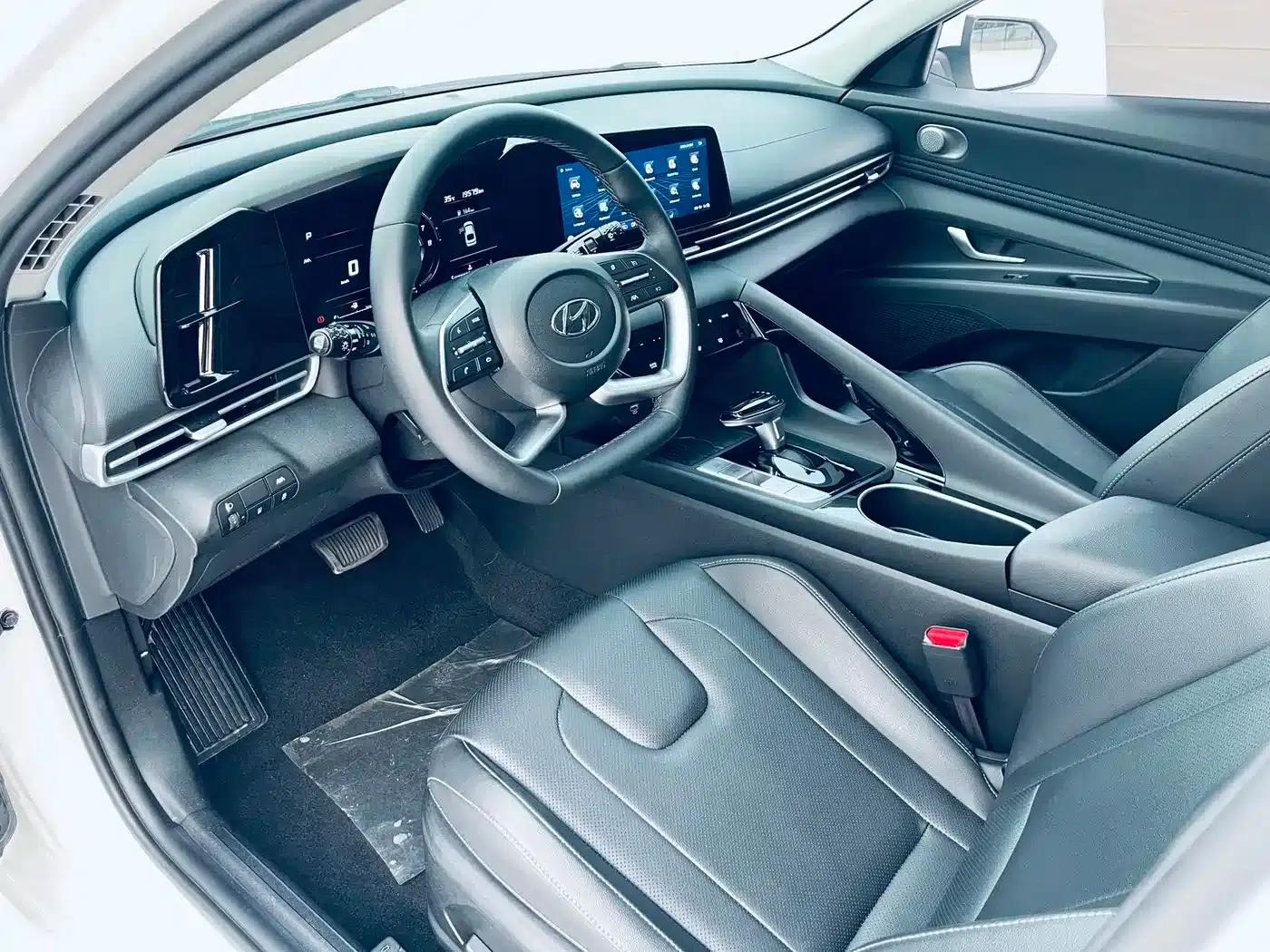 Hyundai Elantra 2022 1.5L CVT LUX Premium Edition — миниатюра 7
