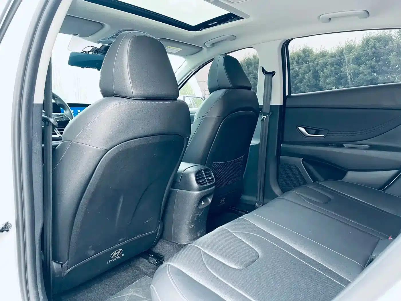Hyundai Elantra 2022 1.5L CVT LUX Premium Edition — миниатюра 9