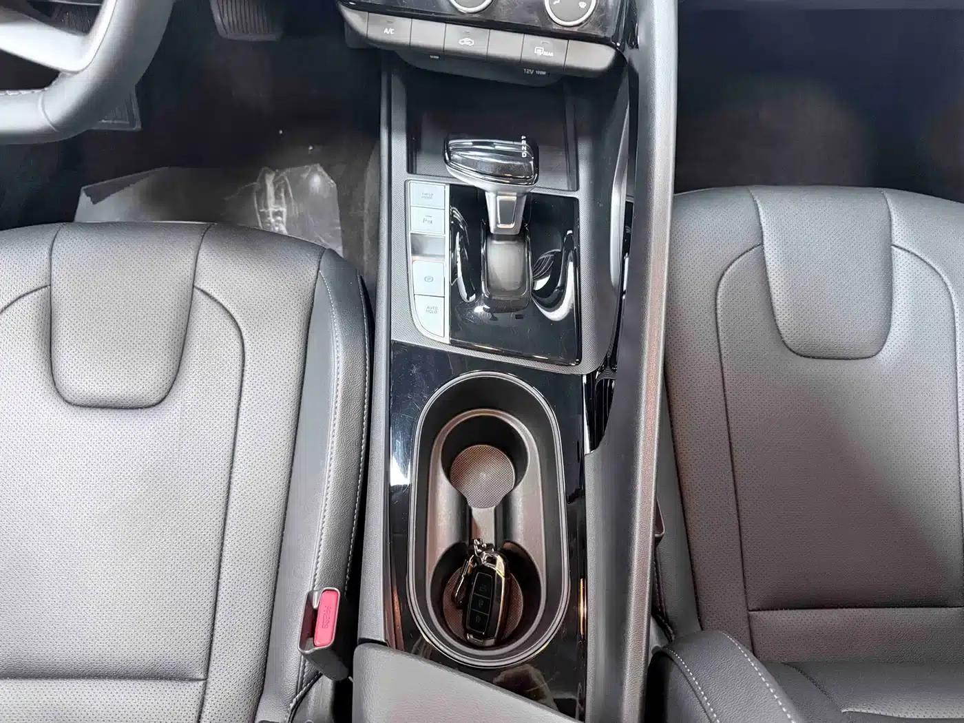 Hyundai Elantra 2023 1.5L CVT GLX Elite Edition — миниатюра 14