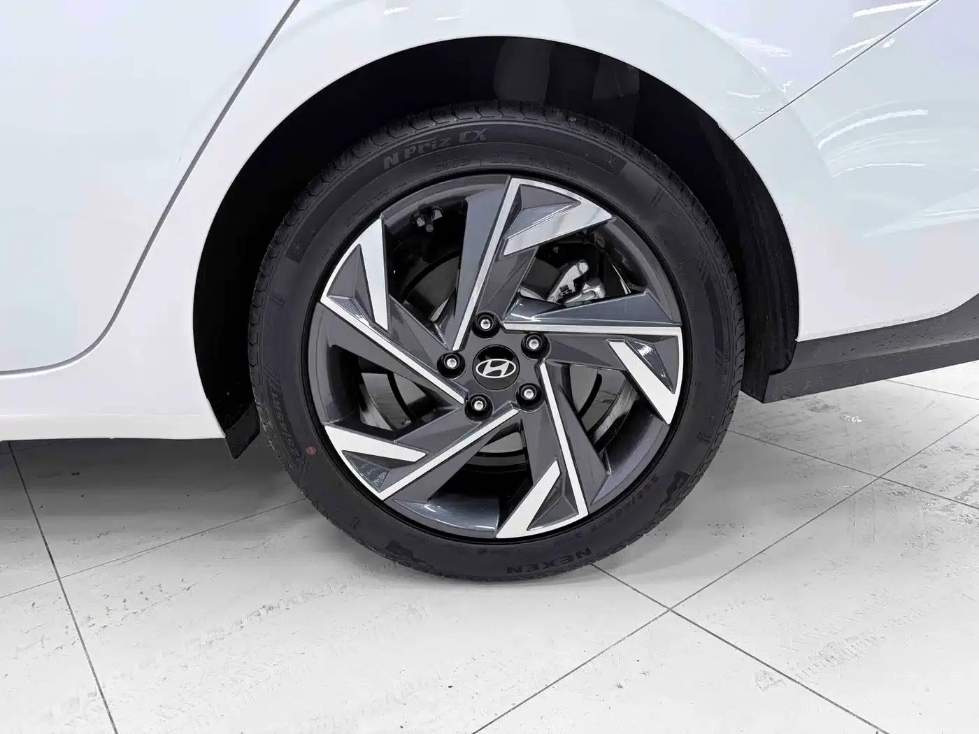 Hyundai Elantra 2023 1.5L CVT GLX Elite Edition — миниатюра 22