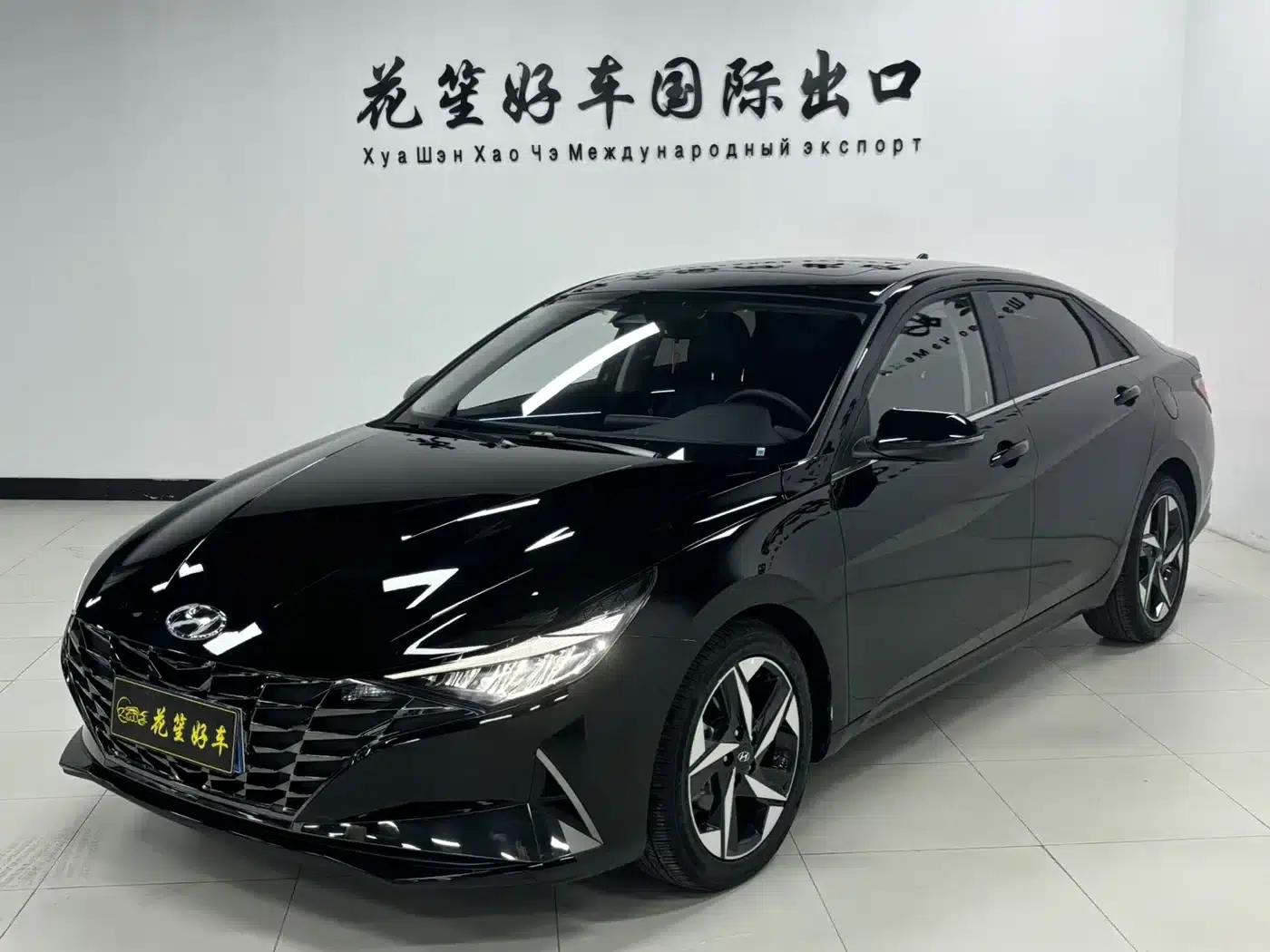 Hyundai Elantra 2022 1.5L CVT LUX Premium Edition — миниатюра 1