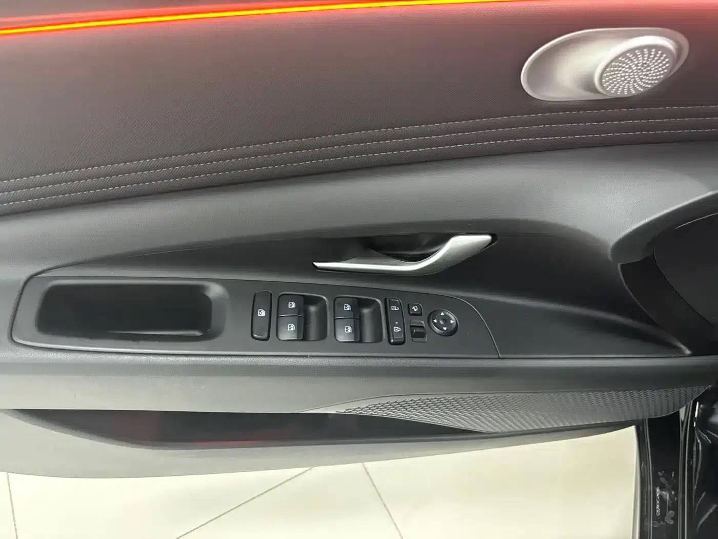Hyundai Elantra 2022 1.5L CVT LUX Premium Edition — миниатюра 11