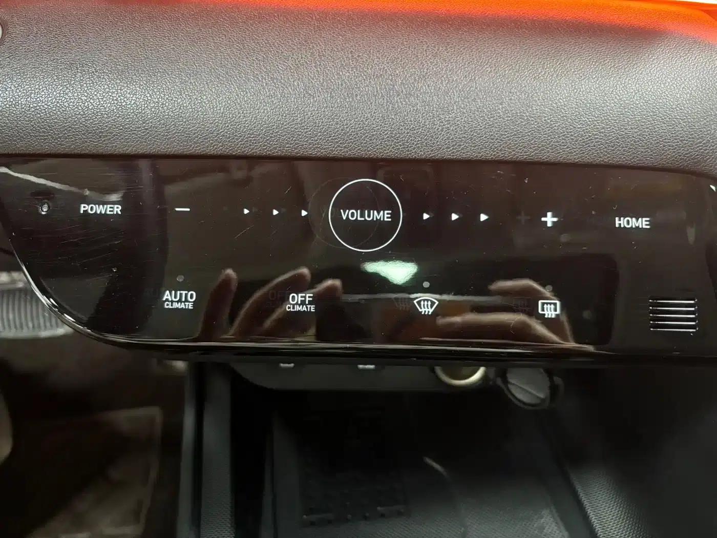 Hyundai Elantra 2022 1.5L CVT LUX Premium Edition — миниатюра 14