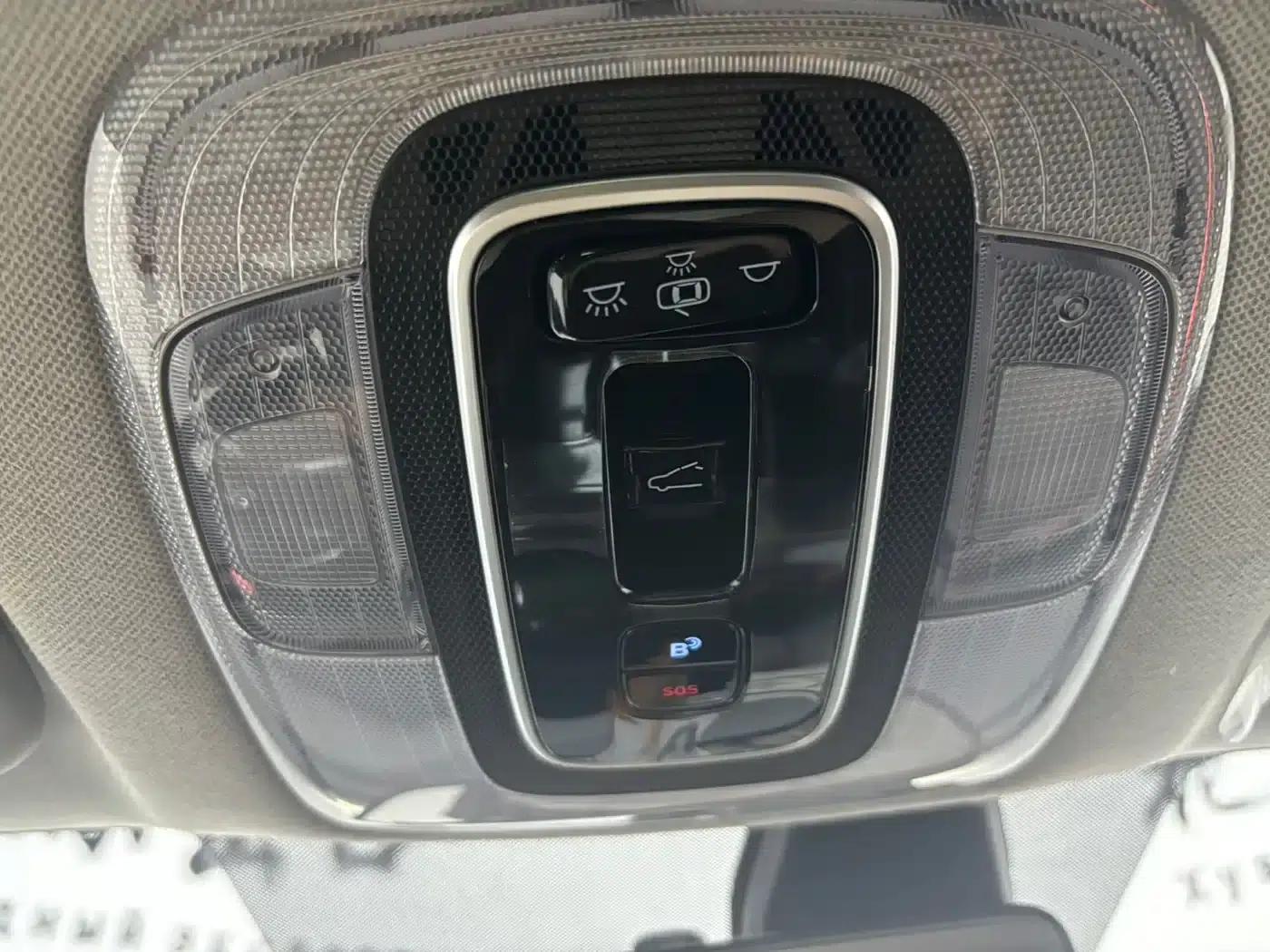 Hyundai Elantra 2022 1.5L CVT LUX Premium Edition — миниатюра 17