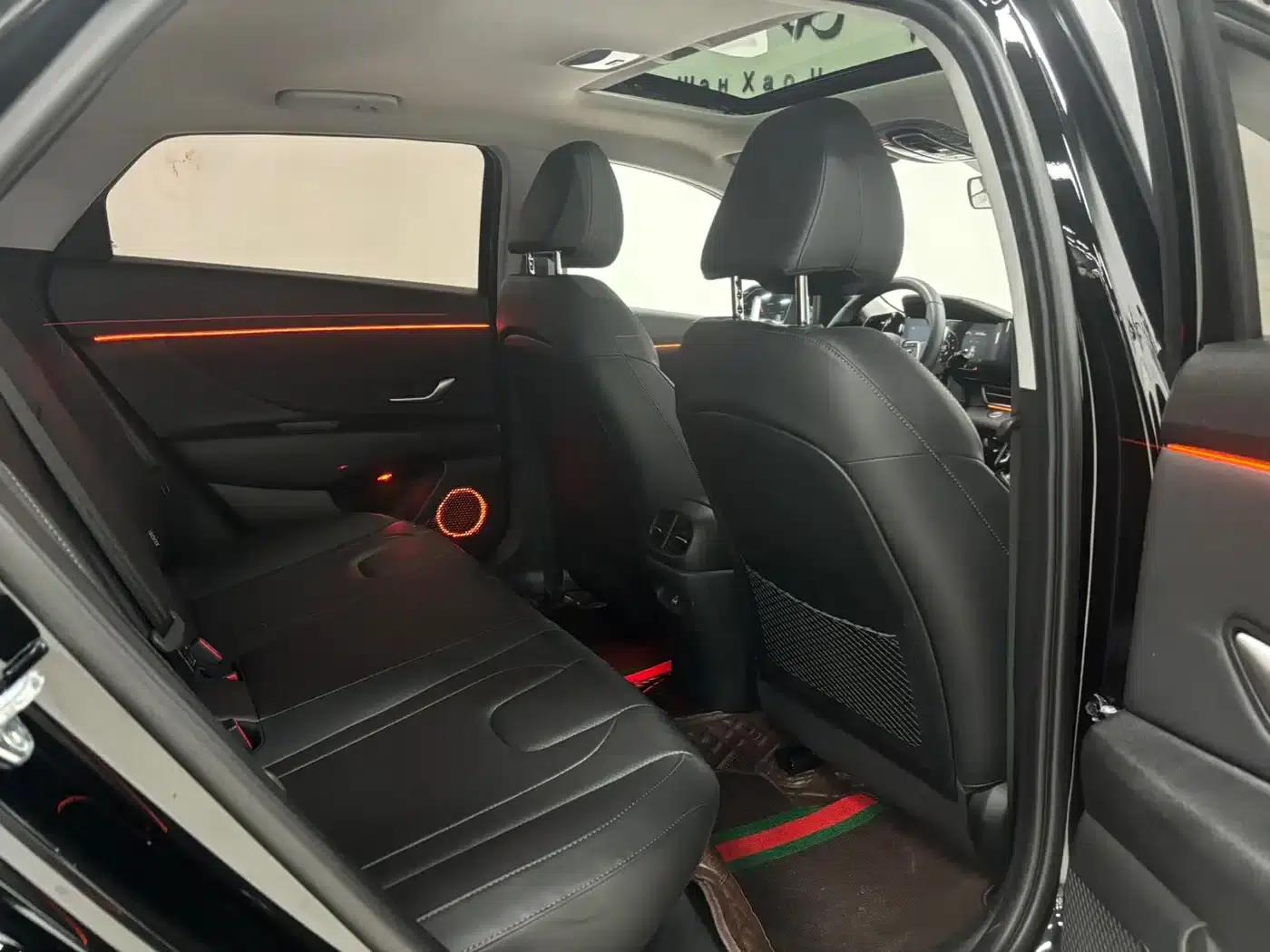 Hyundai Elantra 2022 1.5L CVT LUX Premium Edition — миниатюра 19