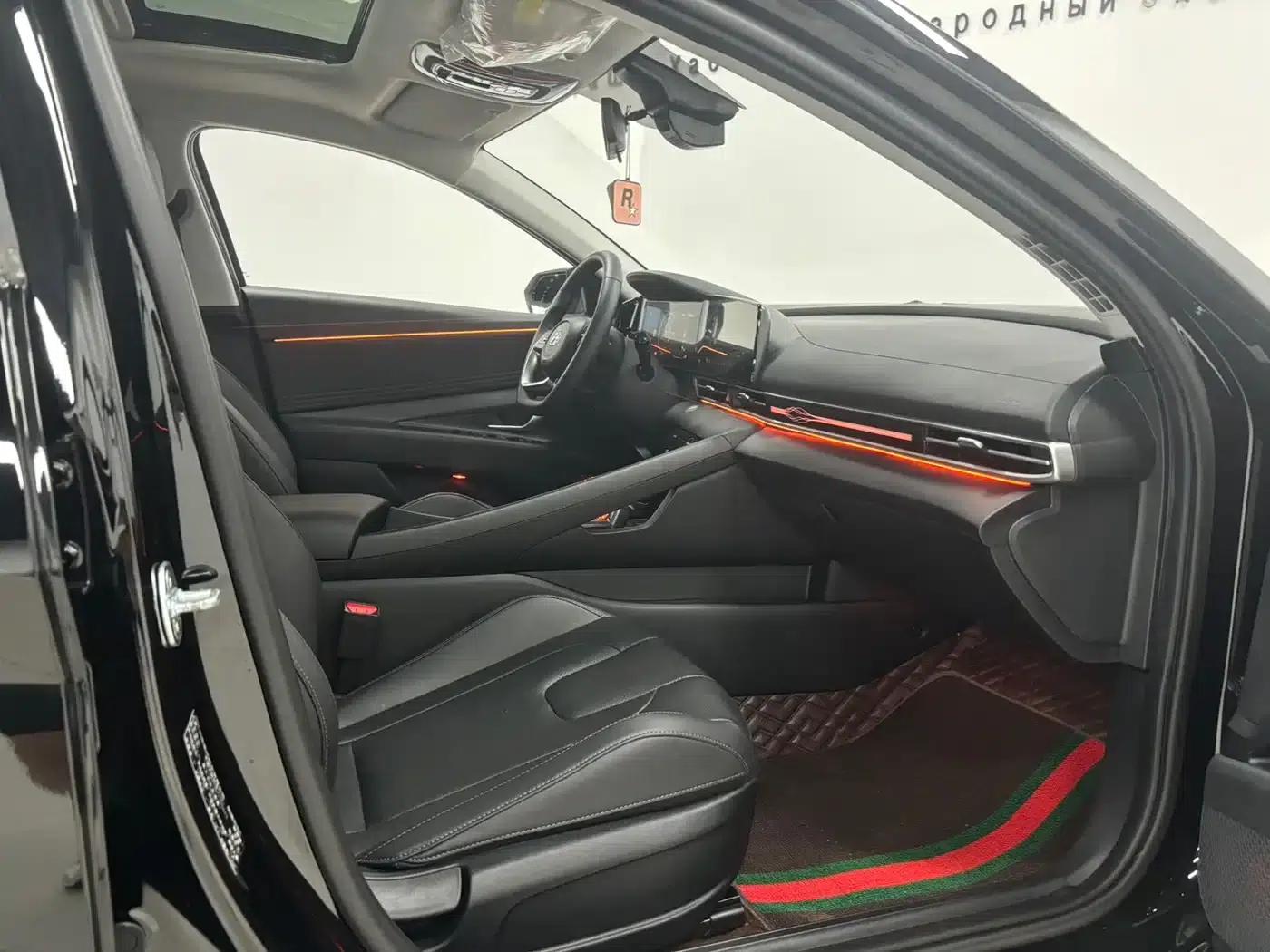 Hyundai Elantra 2022 1.5L CVT LUX Premium Edition — миниатюра 20