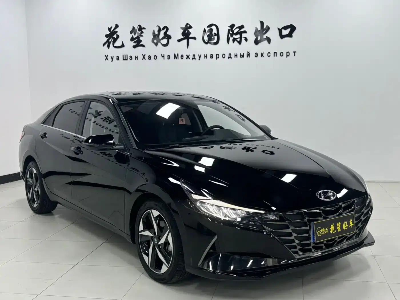 Hyundai Elantra 2022 1.5L CVT LUX Premium Edition — миниатюра 3