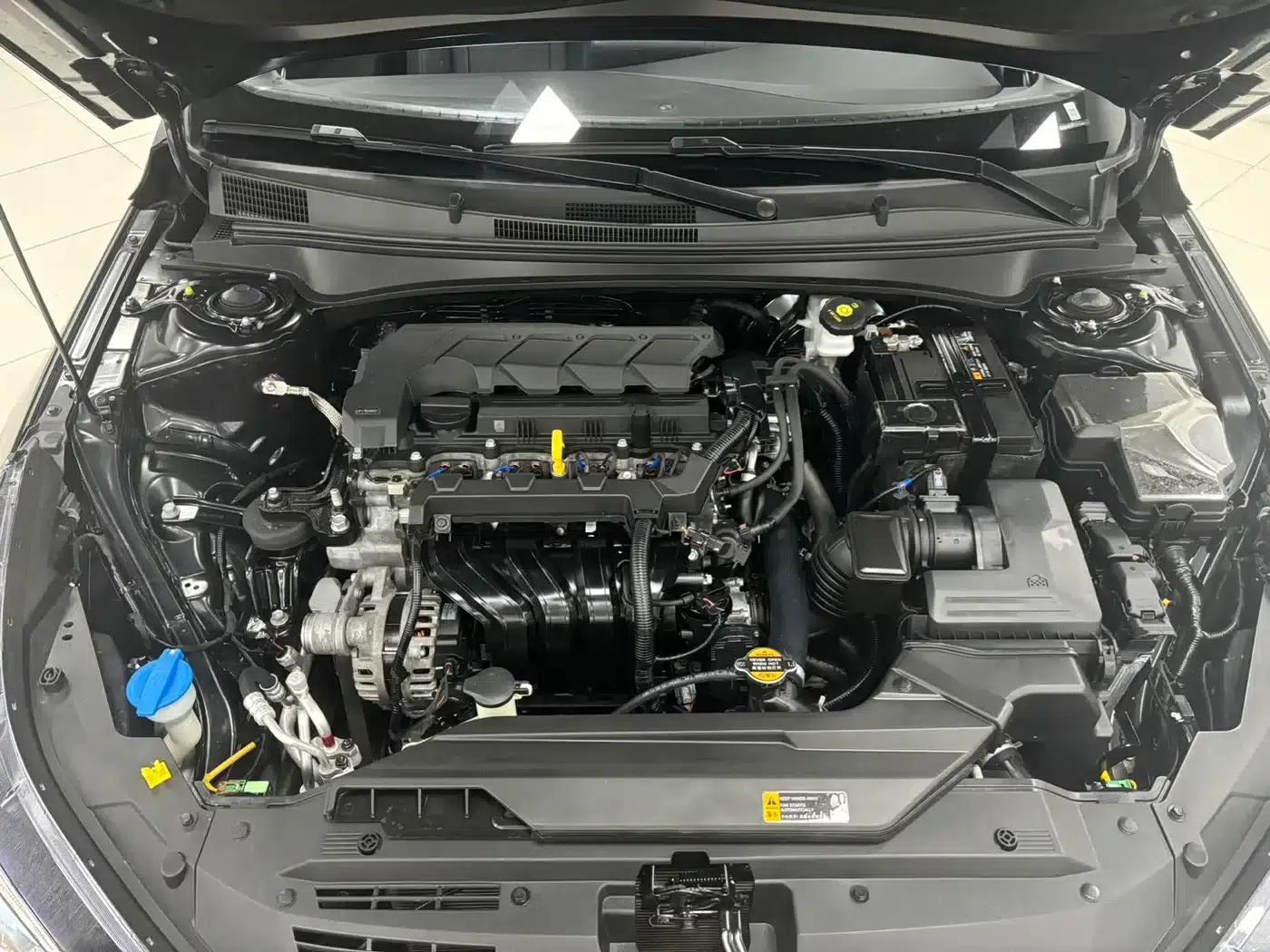 Hyundai Elantra 2022 1.5L CVT LUX Premium Edition — миниатюра 23