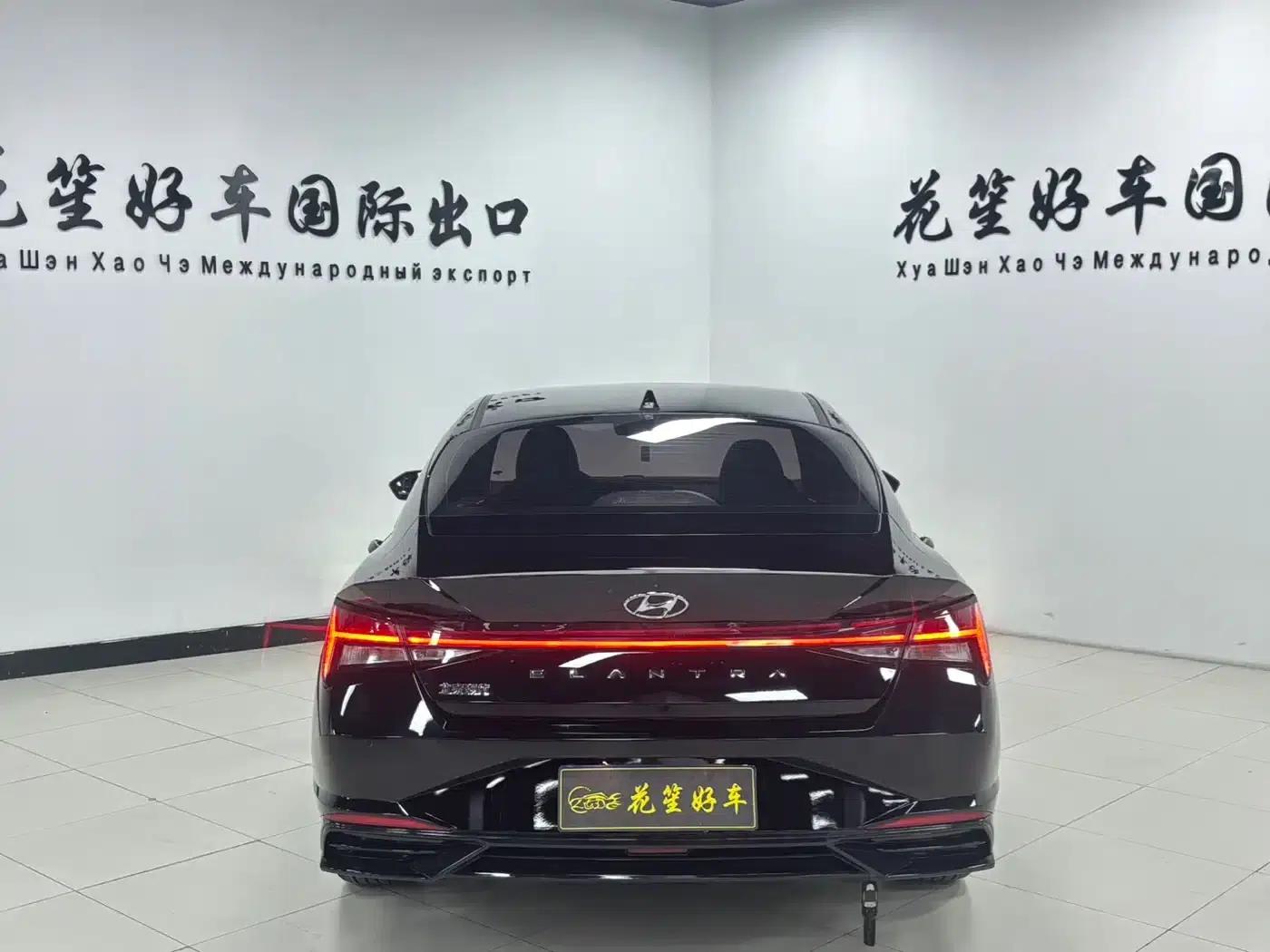 Hyundai Elantra 2022 1.5L CVT LUX Premium Edition — миниатюра 5