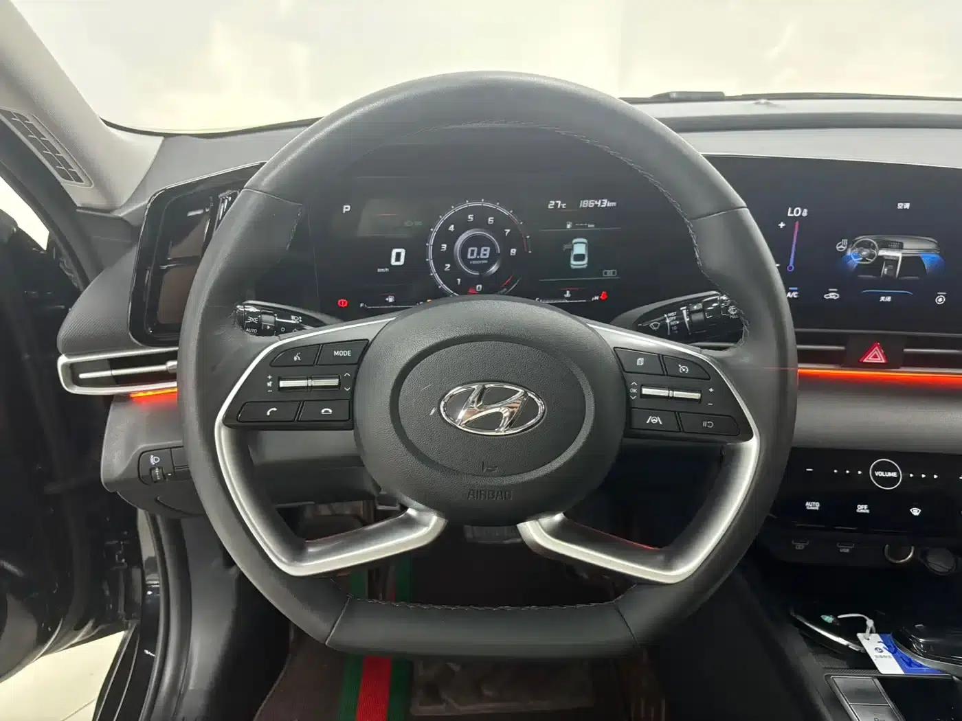 Hyundai Elantra 2022 1.5L CVT LUX Premium Edition — миниатюра 8