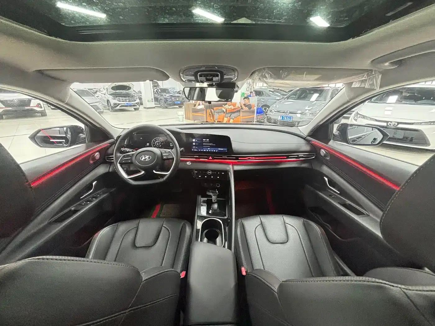 Hyundai Elantra 2022 1.5L CVT LUX Premium Edition — миниатюра 10