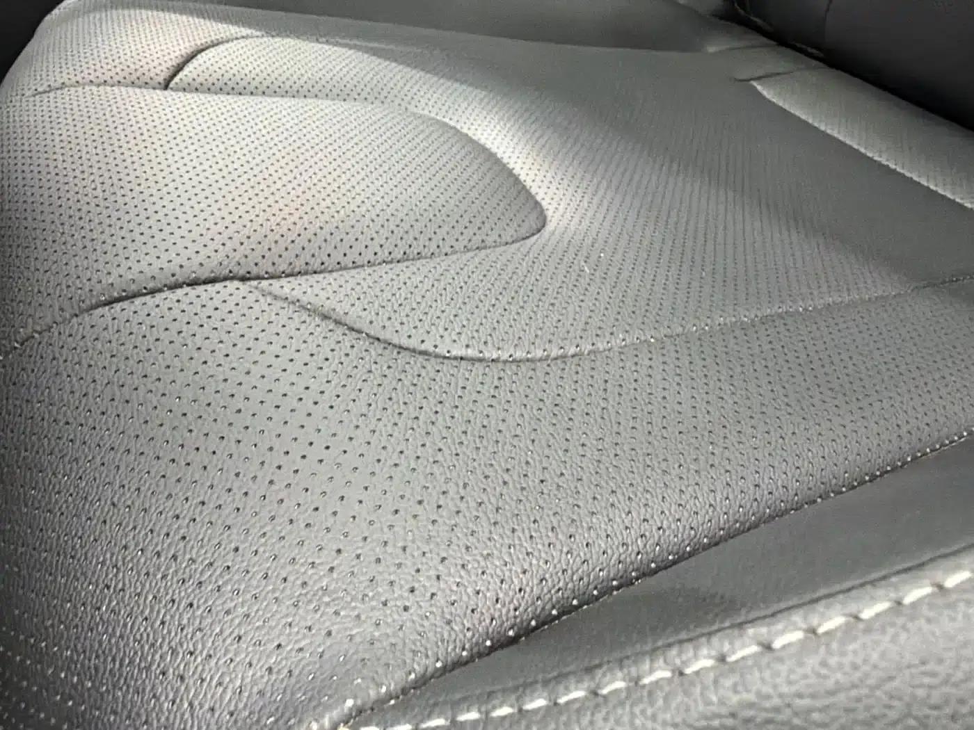 Hyundai Elantra 2023 1.5L CVT LUX Premium Edition — миниатюра 23