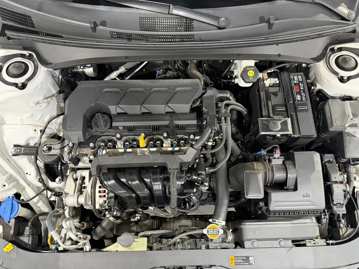 Hyundai Elantra 2023 1.5L CVT LUX Premium Edition — миниатюра 8