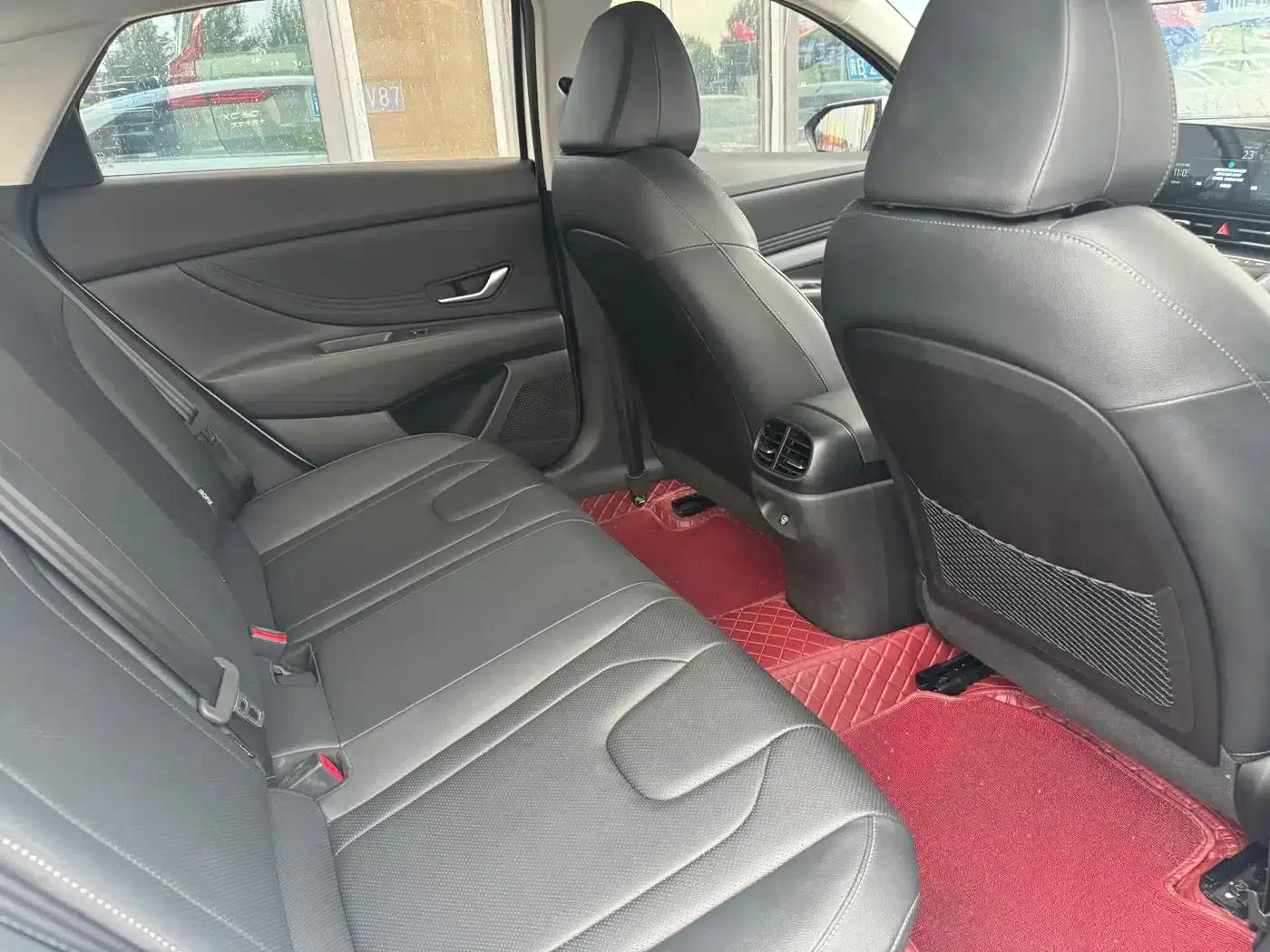 Hyundai Elantra 2023 1.5L CVT LUX Premium Edition — миниатюра 9