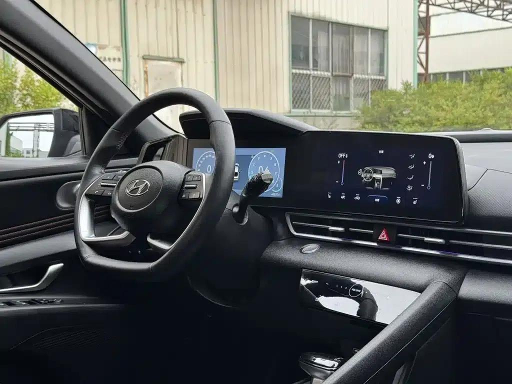 Hyundai Elantra 2022 1.5L CVT 20th Anniversary Edition — миниатюра 11