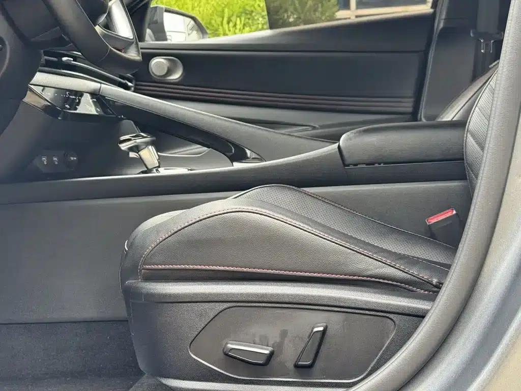 Hyundai Elantra 2022 1.5L CVT 20th Anniversary Edition — миниатюра 4