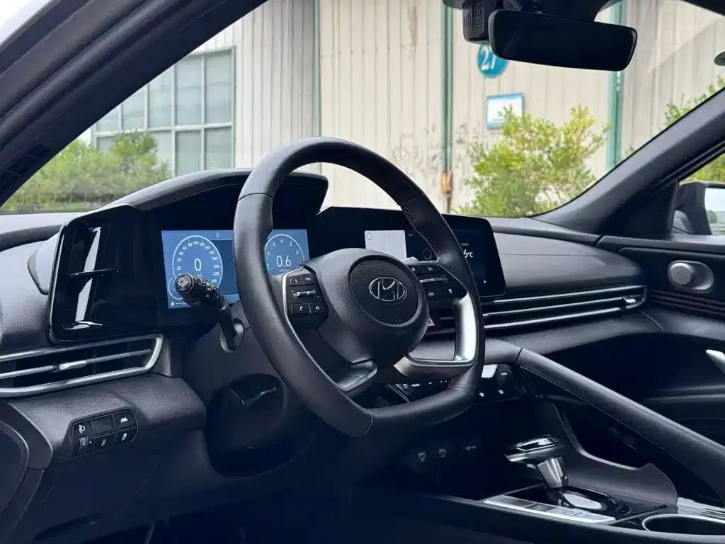 Hyundai Elantra 2022 1.5L CVT 20th Anniversary Edition — миниатюра 7