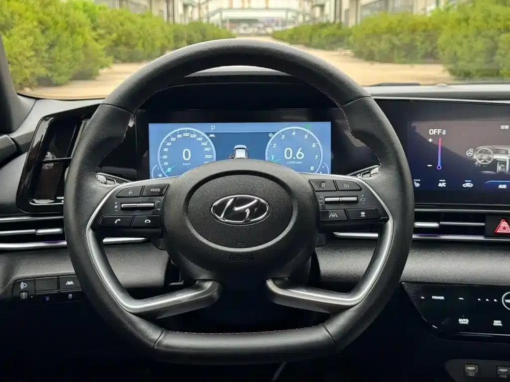 Hyundai Elantra 2022 1.5L CVT 20th Anniversary Edition — миниатюра 8