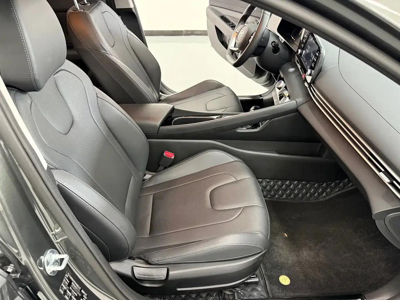 Hyundai Elantra 2023 1.5L CVT GLX Elite Edition — миниатюра 13