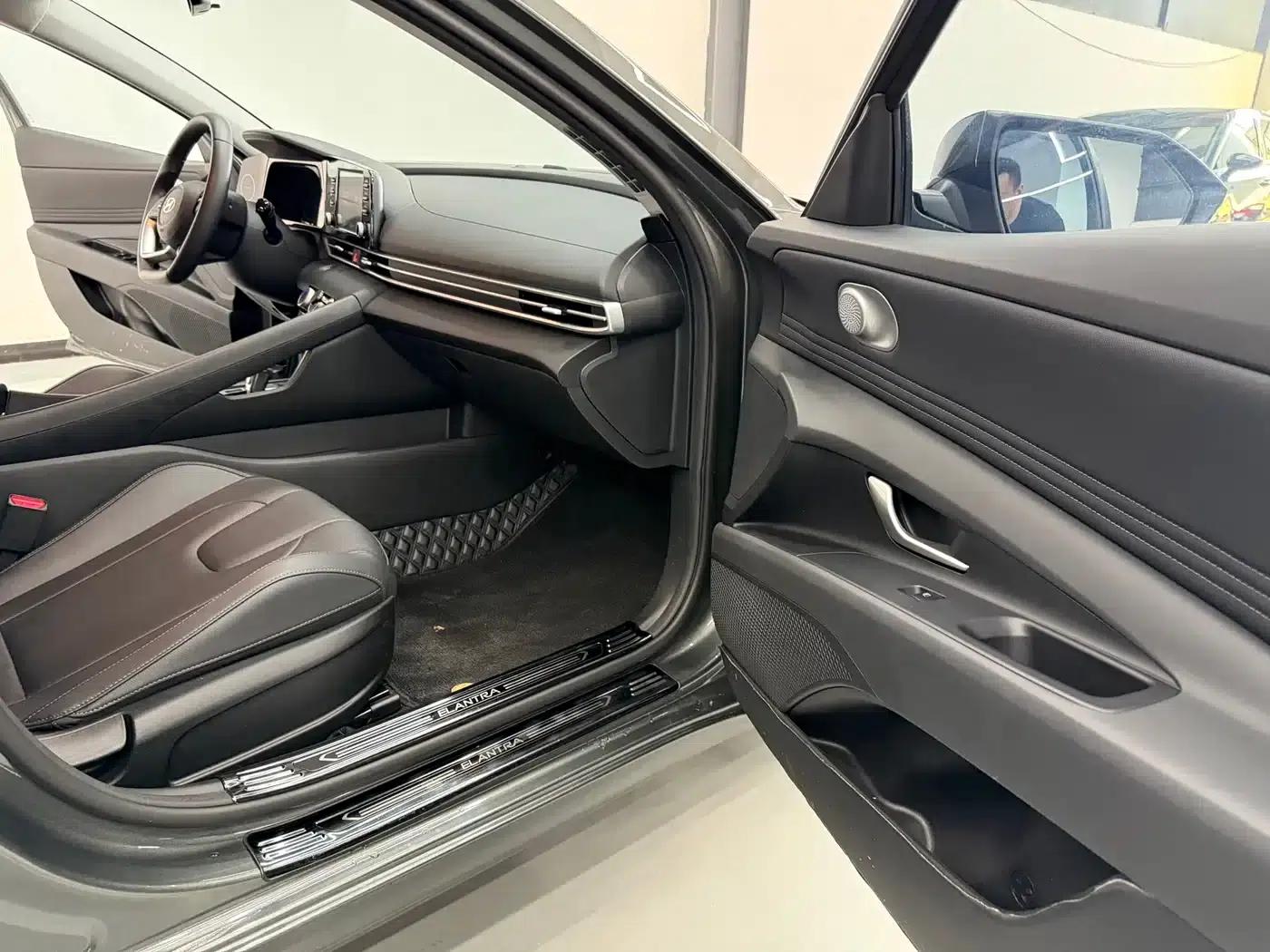 Hyundai Elantra 2023 1.5L CVT GLX Elite Edition — миниатюра 14