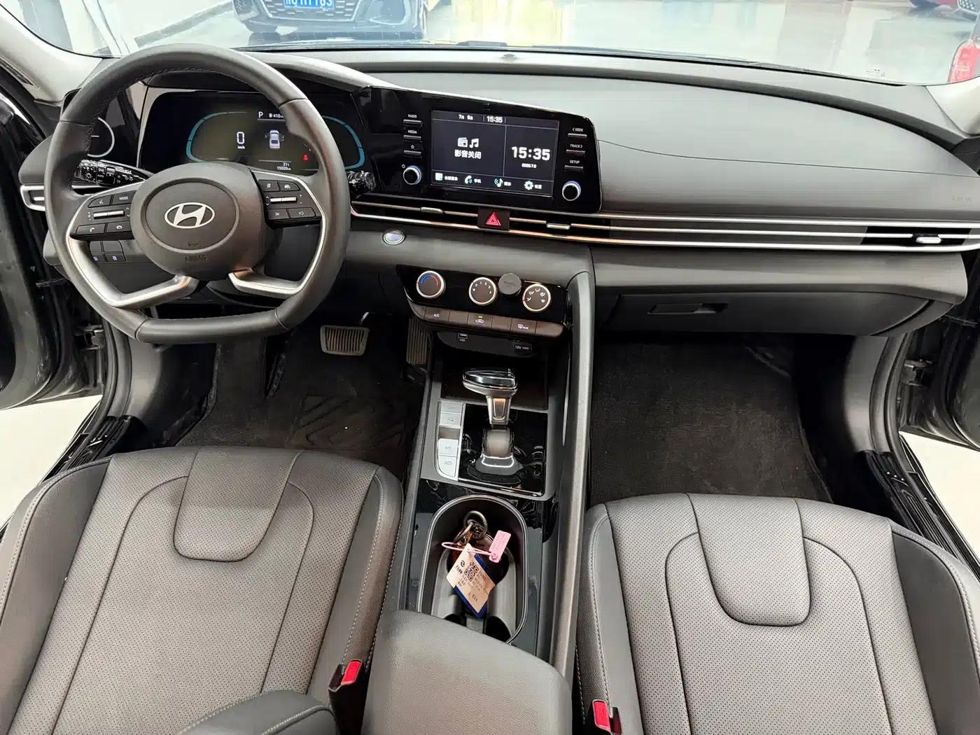 Hyundai Elantra 2023 1.5L CVT GLX Elite Edition — миниатюра 15