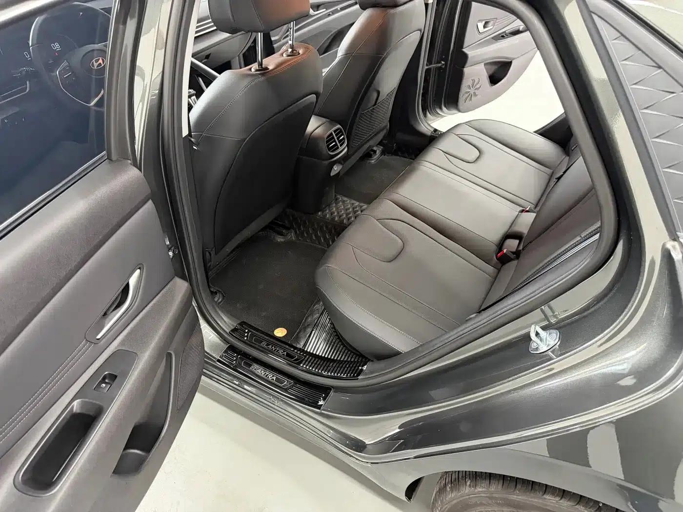 Hyundai Elantra 2023 1.5L CVT GLX Elite Edition — миниатюра 16