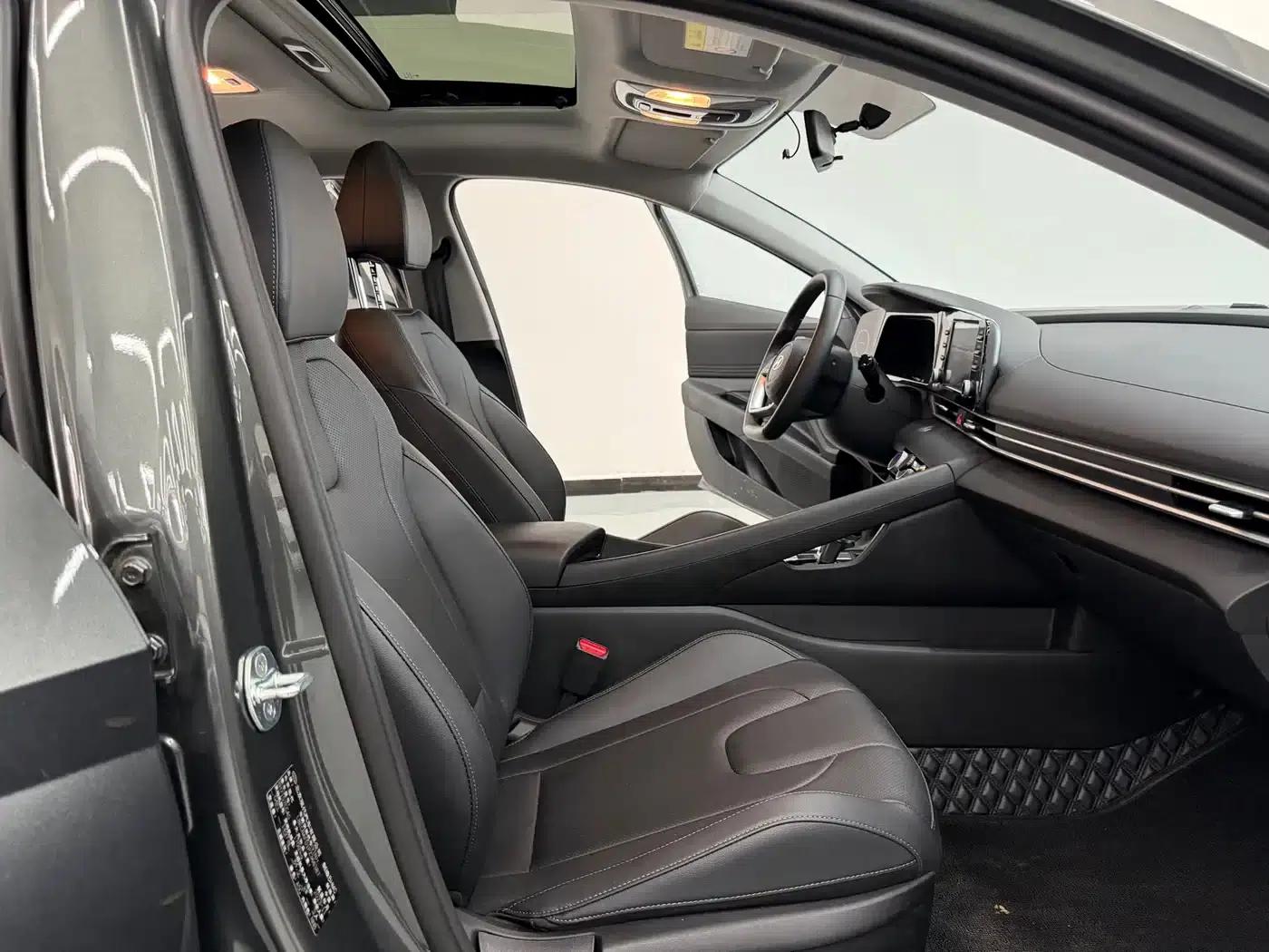 Hyundai Elantra 2023 1.5L CVT GLX Elite Edition — миниатюра 17