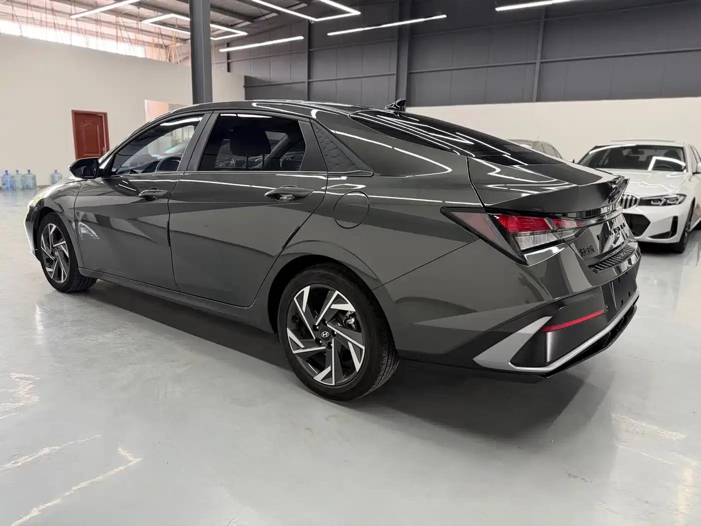 Hyundai Elantra 2023 1.5L CVT GLX Elite Edition — миниатюра 4