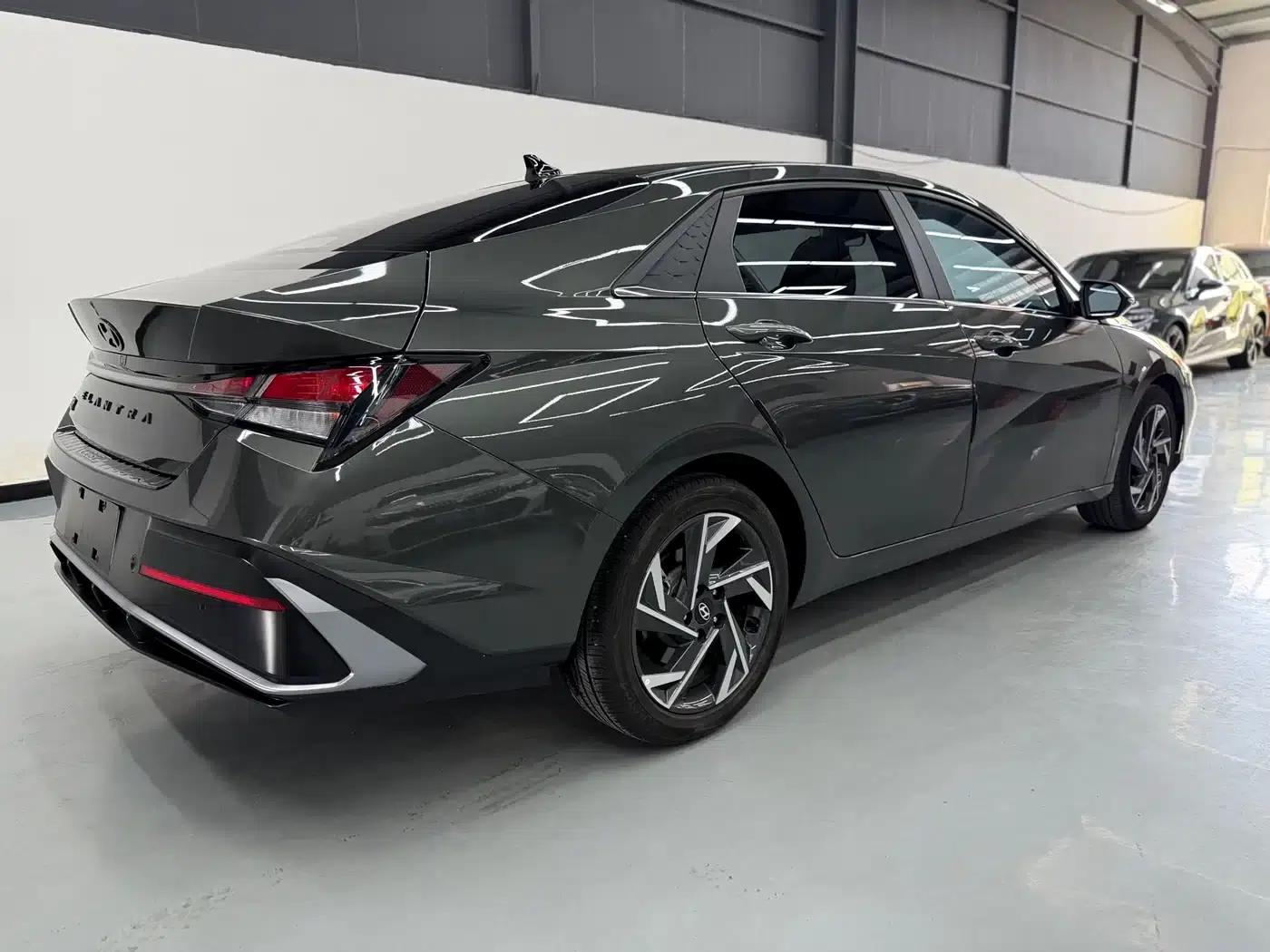 Hyundai Elantra 2023 1.5L CVT GLX Elite Edition — миниатюра 6