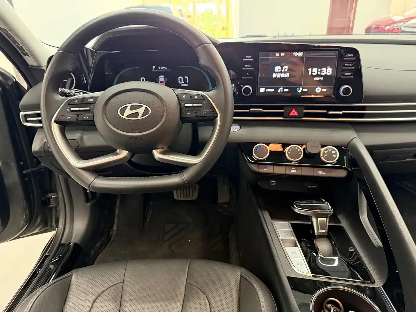 Hyundai Elantra 2023 1.5L CVT GLX Elite Edition — миниатюра 8